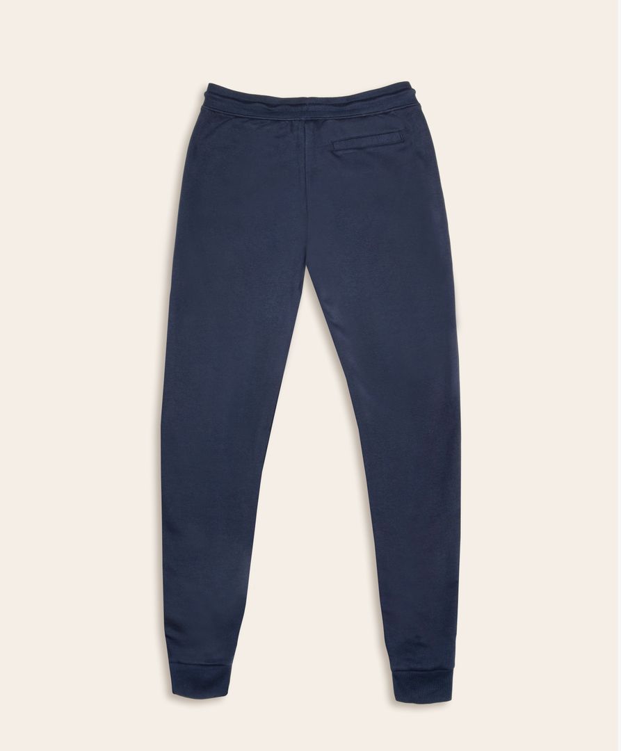 Adoptez ce jogging bleu marine avec logo brodé pour un style polyvalent. Idéal pour représenter le Racing au quotidien