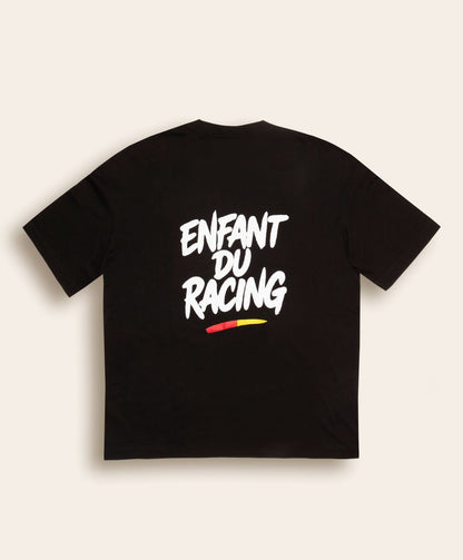 T-shirt noir oversize avec impression au dos “Enfant du Racing” en blanc et un détail rouge et or, inspiré des couleurs du RC Lens.